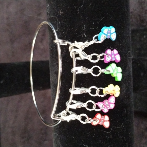 Silver butterfly charm bracelet - Picture 1 of 3